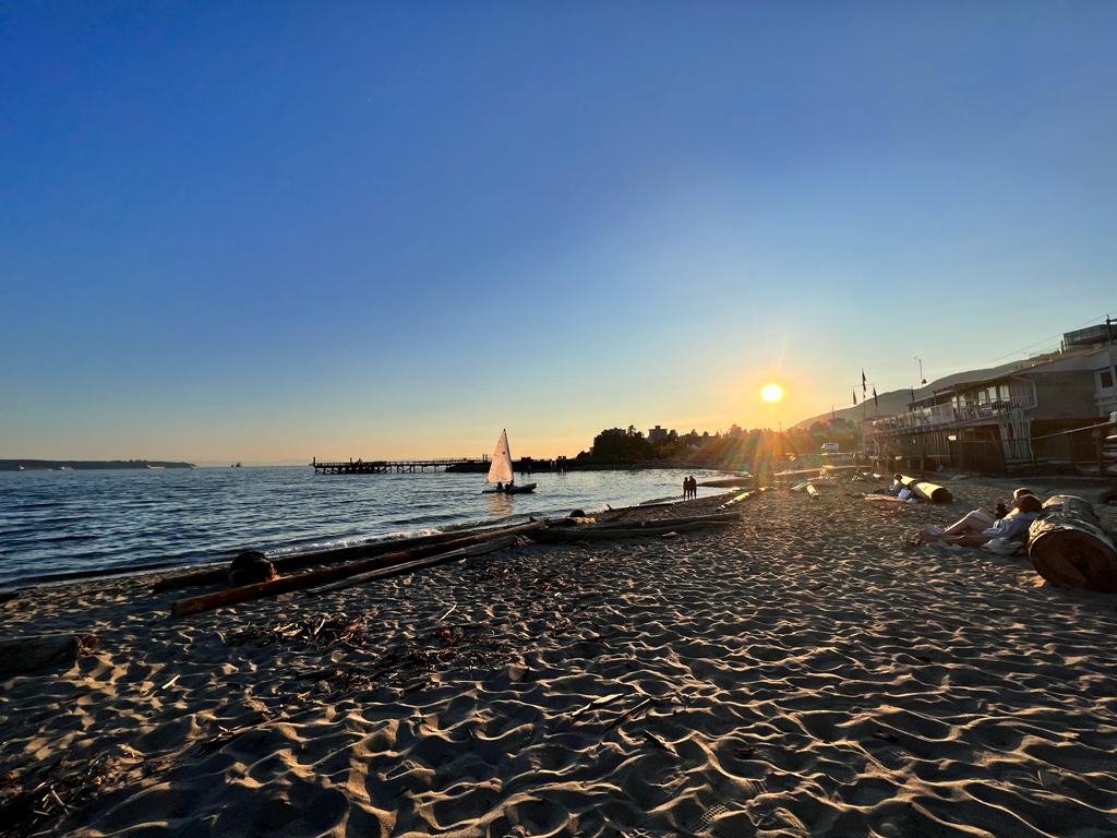Ambleside, West Vancouver, homes and setting