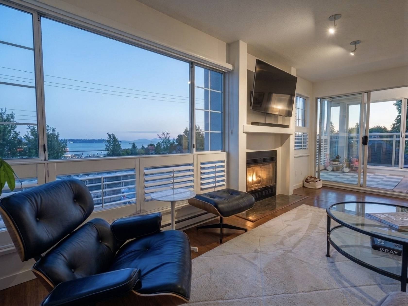 202 - 2440 Haywood Avenue, Dundarave, West Vancouver – photo 1