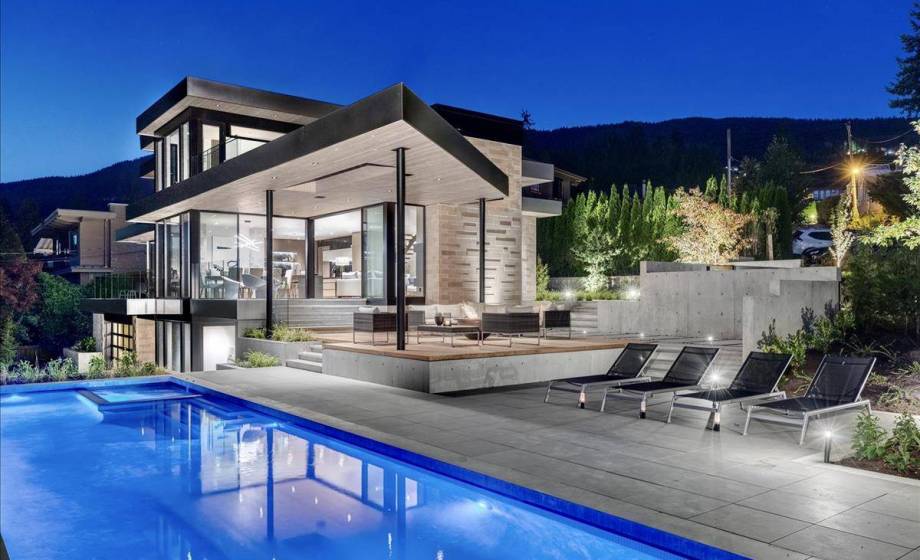 2611 Bellevue, Dundarave, West Vancouver