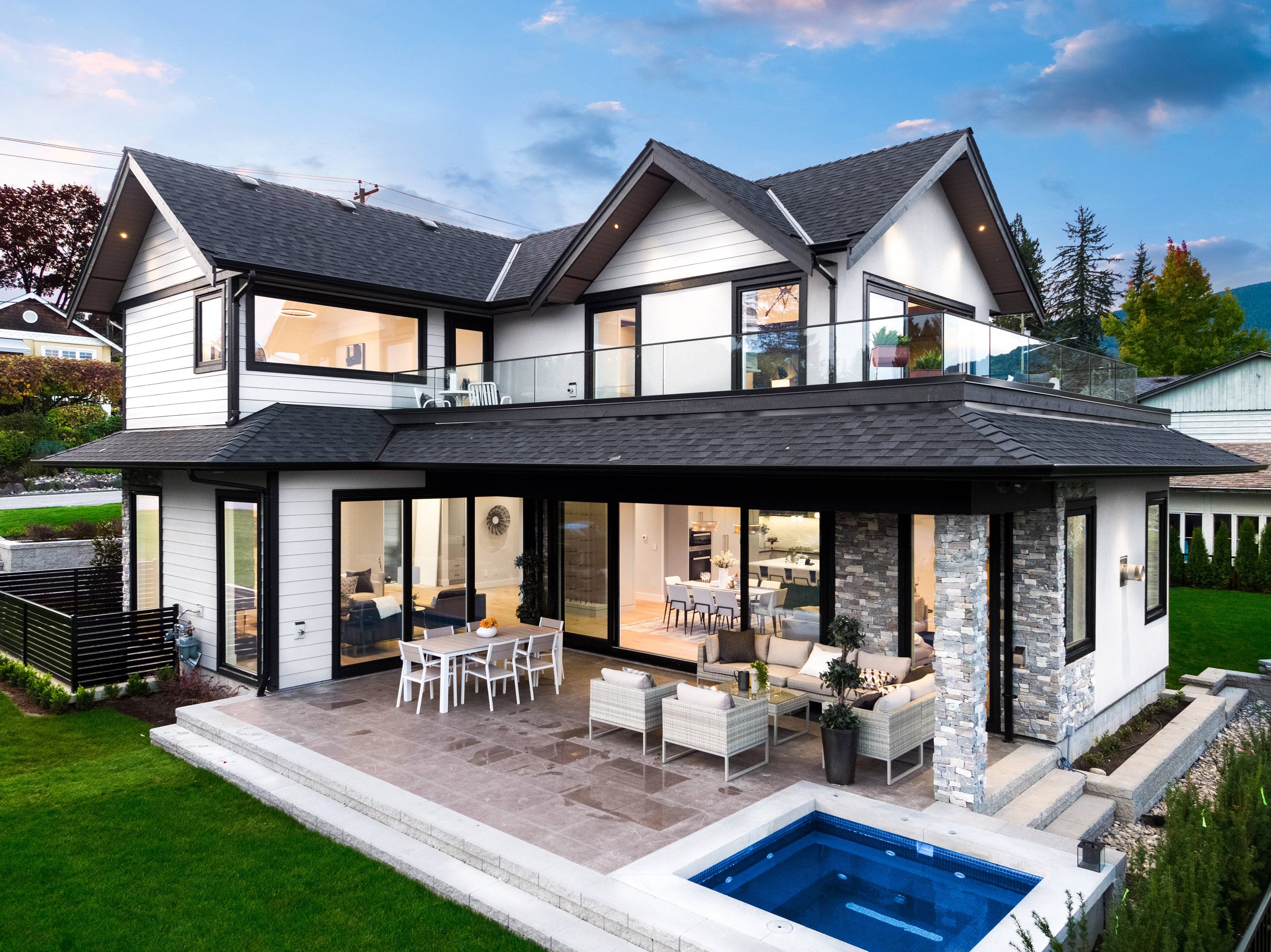 510 Roslyn Boulevard, Dollarton, North Vancouver