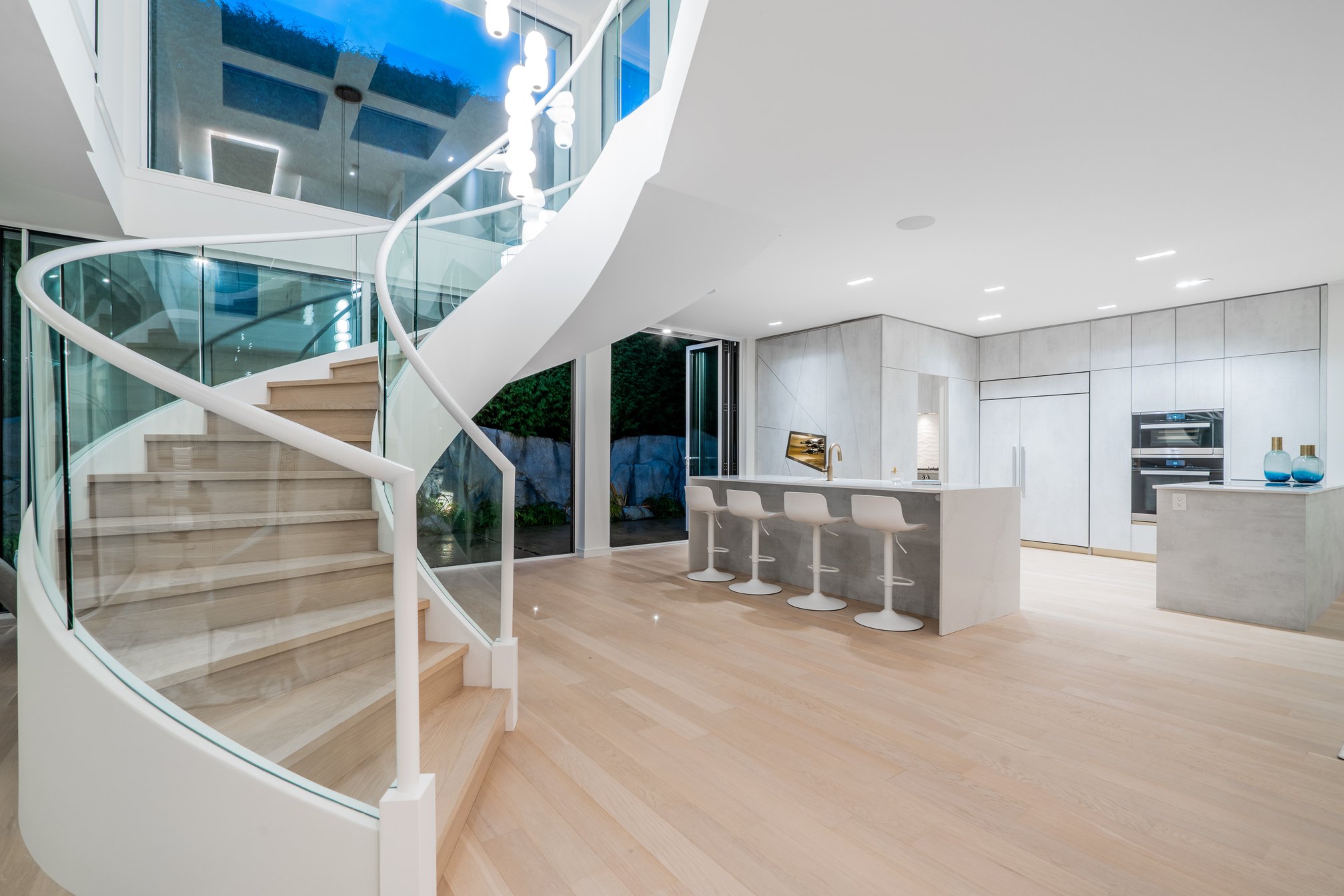 655 Beachview Drive, Deep Cove, North Vancouver – photo 3