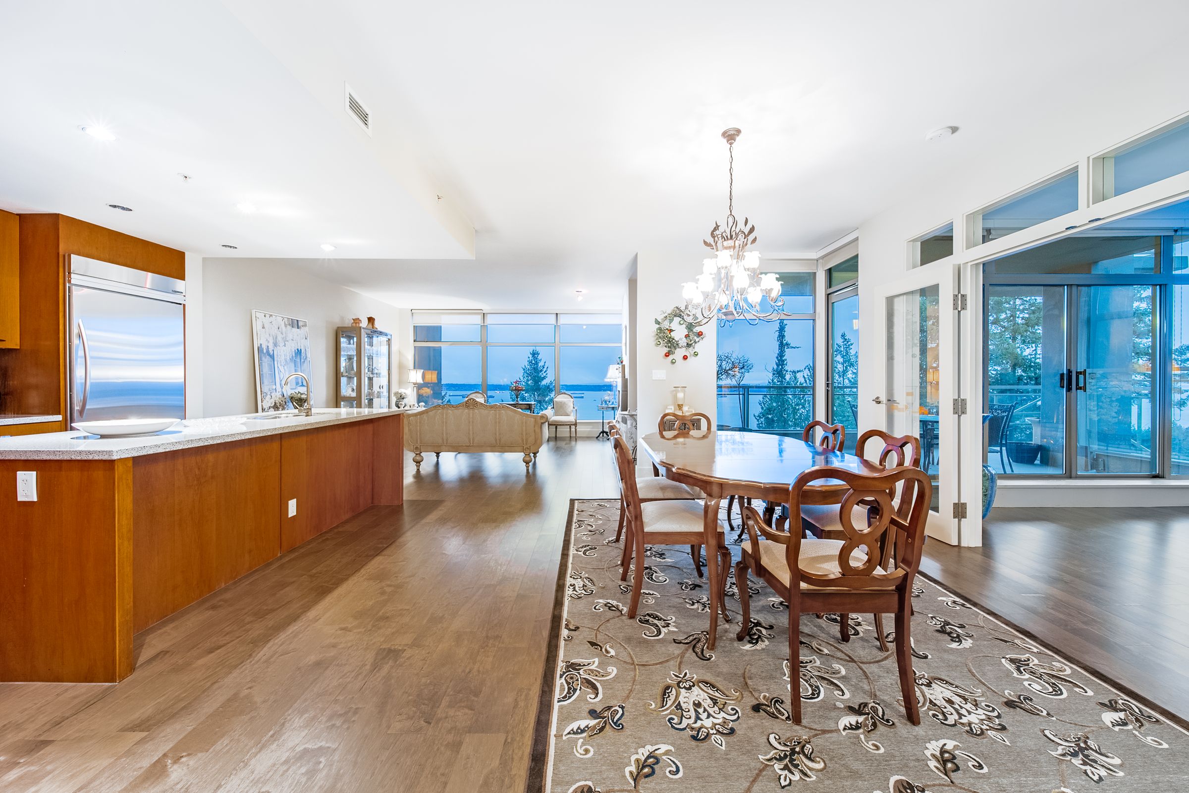 803 - 3335 Cypress Place, Cypress Park Estates, West Vancouver – photo 3