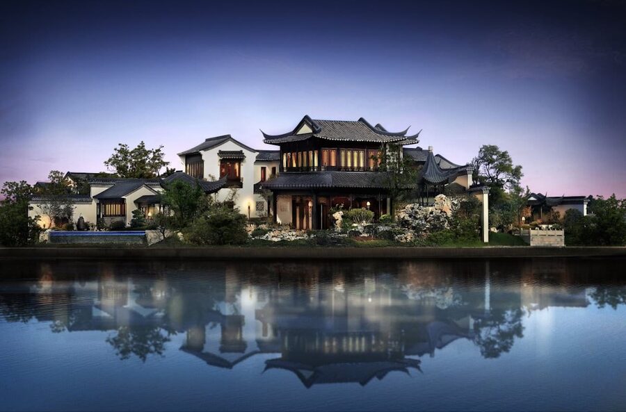 PropGoLuxury, luxury property platform where DJ Denner syndicates West Vancouver listings